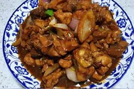 炒鸡肉时，千万别直接焯水，65岁老大厨教你鸡肉嫩滑多汁的秘诀图片