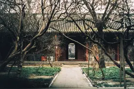 京城内最古老寺庙，在城市中心暮鼓晨钟，故事曾被搬上话剧舞台图片