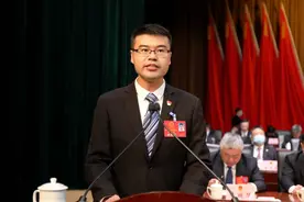 32岁谢淘，当选县长图片