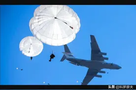 俄军人车一体空降获突破，伞降重量18吨，独门绝技令中美艳羡图片
