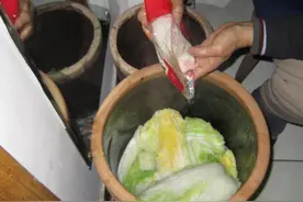 为什么过去的老人吃咸菜没事，现在的人却不让吃呢？有3点不一样图片