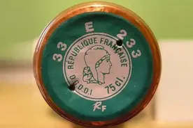 葡萄酒瓶的小孔，是干嘛的？图片