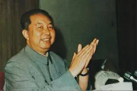 1974年华国锋便装出席家长会，临场的一番话，引得场下掌声不断图片