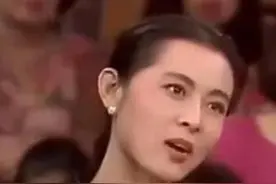 91春晚倪萍念贺电，打开是四张白纸，惊出一身冷汗图片