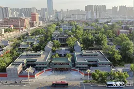 空中俯瞰修复完工后的山西督军府图片