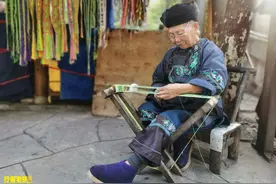 湘西德夯大峡谷藏着一座苗寨，矮寨大桥下，门票80元，游客：不值图片