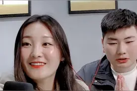 大衣哥儿媳直播说漏嘴，结婚至今仍未领证！难怪对老公亲近很排斥图片