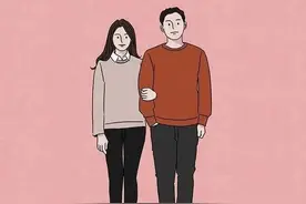 女人年纪越大，为何越喜欢年轻男人？两位丧偶女人道出真相，现实图片