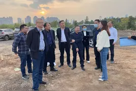 陈献忠来区现场踏勘拟出让地块和重大重点项目图片