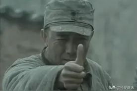 请注意！当某人对你竖起大拇指，他可能不是夸你，而是想打你一炮图片