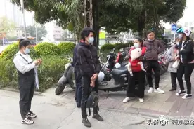 4名肇事者找到了！南宁一夫妻按喇叭遭围殴，打人者被行拘图片