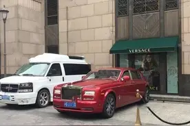 王思聪的司机，每天不是开劳斯莱斯就是宾利，能拿多少工资？图片