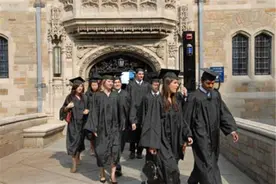 美国教育的两极，穷人免费快乐的学习，富人花钱却去吃学习的苦图片