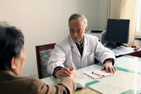 【老少携手讲好我与党的故事】聆听全国名中医危北海教授与党的故事图片