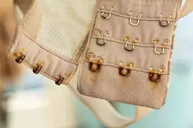 穿旧的内衣不用扔，后面的小排扣留好了，还有大用处图片