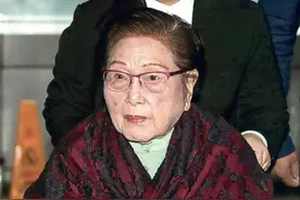最美港姐婆婆，102岁精神抖擞忙宅斗，买股票誓保幼子不吃亏图片