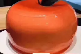 瓜瓜搞笑：给女朋友过生日把礼物藏在蛋糕里，最后我们分手了图片