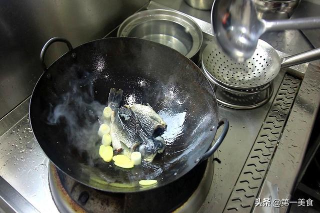 花胶炖水鱼汤的做法 花胶炖水鱼汤的做法窍门