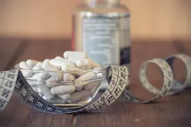 撕开“神医”的假面！虚假广告是怎么让你一步步上当的图片