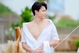泰国男明星都不爱乖乖穿好衬衣！这20位泰剧偶像被抓了个正着图片