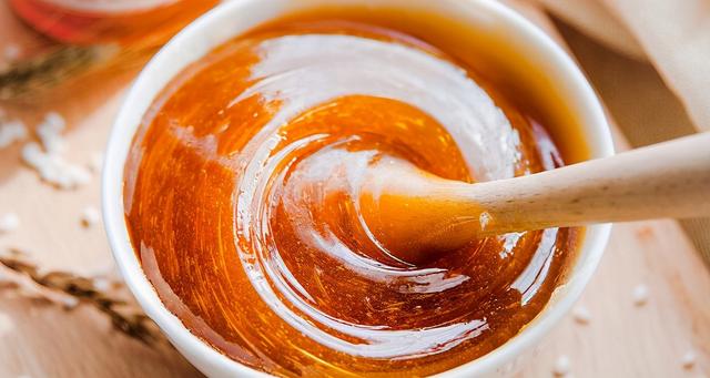 这种水果你吃过吗，绵软能用吸管嘬，其中良品晒干晾制后还有流心