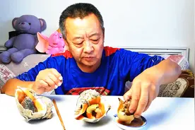 这么大的鲜活海螺，老爹不舍得吃太快，想要和老伴分享视频封面