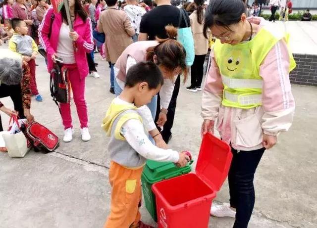 武穴市江家林社区编写垃圾分类儿童《三字歌》，助推垃圾分类