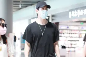 五五分身材的男生，尽量别穿这类裤子，瞧李治廷这样穿像是1米65图片