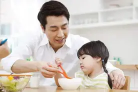 爱积食的孩子是因面条吃多了？给娃消积食，这4种食物尽量少吃图片