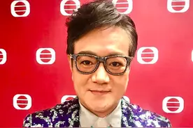 63岁知名戏骨曝黄昏恋！与小6岁同学擦出爱火，正在筹备婚礼图片