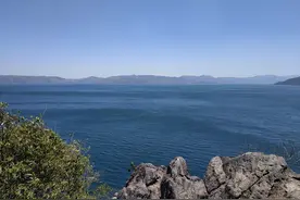 云南有个高原湖泊，昆明出发两小时到达，比泸沽湖更美还不用门票图片