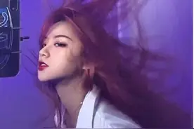 抖音亲闺女刀小刀，抖音粉丝千万，直播一秒破功图片