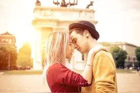 曾经的恋人重逢后，能“单纯”的做朋友吗已婚男人这么说图片