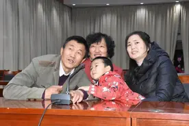 贴心！某团高原驻训官兵与在营区的家属实现“面对面”图片