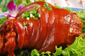 肘子怎么做才好吃？刘嫂教你东坡肘子做法，肥而不腻瘦而不柴！