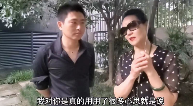 30岁小伙娶56岁成都大妈，婚后妻子主动去医院做试管婴儿，跨越世俗眼光的爱情