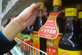 懂行人买食醋，不只看价格，认准醋瓶“3行字”，挑到健康好食醋图片