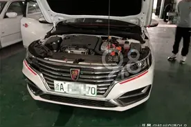 杭州女车主崩溃：买了辆新车，把我老公气倒了「杭州交通91.8资讯」图片