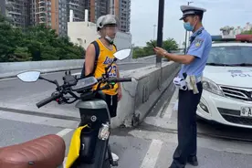 “羊城铁骑”“白+黑”连轴转，周末也“不打烊”！|广州交通秩序大整治图片