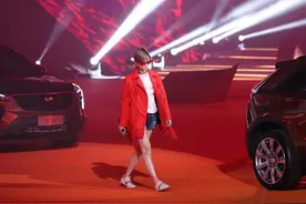 中性风的李宇春无惧秀腿，没想到她的身材这么好图片