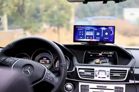 本来想换车，但华为智选车载智慧屏让老奔驰又能再战好多年图片