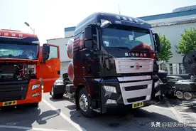 这台单驱LNG汕德卡很豪横 三个气瓶2450L你说能跑多远图片