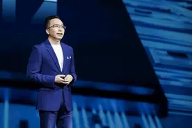 荣耀新机曝光，屏下前摄+麒麟9000+66W闪充，很期待图片