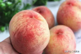 吃桃子，南北方差异大，那么吃桃到底该不该去皮？看完涨知识了图片