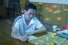 江西出现奇特象棋赛，儿子考中大学下棋庆贺，全省高手都来参赛了图片