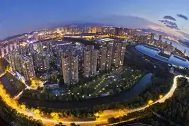 同一个小区均价最大竟然相差两倍，这些价差逻辑是什么？图片