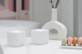 小姐姐单手就能搞定的Mesh路由！玩转华硕WiFi6灵耀魔方图片