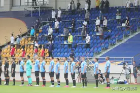 大连人队迎来中超首战图片
