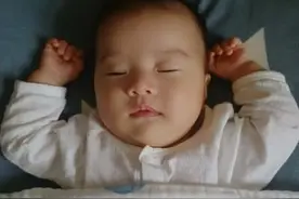 从宝宝的睡姿看出长大后性格特点，来看看你家宝宝长大后什么性格图片