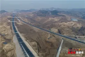 京沪高速公路莱芜至临沂段改扩建实现通车图片